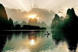 每周五晚出发【阳朔深度游2天2夜】徒步漓江，登相公山，行摄遇龙河古桥，体验手撑竹筏，骑行十里画廊  D