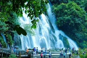 春节广深动车团【贵州黄果树 小七孔 西江千户苗寨5天纯玩】2.7日/15日/17日/18日 均成团