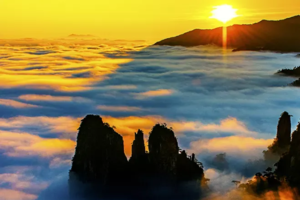 春节&周末【冰雪莽山2天】 漫步悬空栈道、观莽山云海冰挂雾凇、行摄最美碧水丹霞高椅岭、夜游裕后街