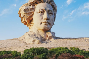 春节2期出发特惠1688元【探索湖南】过不一样的假期，探秘张家界+凤凰古城+郴州仰天湖草原+长沙美食+橘子洲头5天精华游