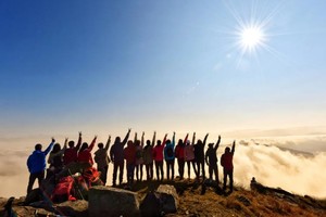 每周六晚【夜徒郴州瑶峰1天1夜】郴州徒步天花板！高山草甸、大草原~云海之上的绝美日出