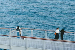 春日看海计划【深圳盐田栈道】打卡果冻玻璃海！行摄醉美海景，玩转大梅沙10公里绝美海边栈道，看海的天花板！