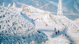 南方人速看！特惠129元【云冰山1日】雾凇冰挂来袭：不用出省也能看雪，寒潮打卡冰封风车山