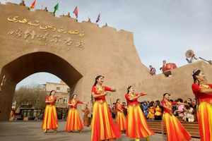 【南疆寻花8日】2-6人团 乌尉高速 温宿大峡谷 博斯腾湖环湖公路 木吉火山口 莎车古城 班迪尔湖 库克西鲁乡杏花游