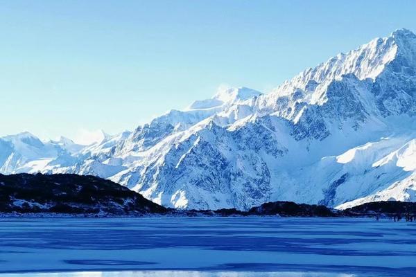 元旦活动：雪山蓝冰行动 川西版贝加尔湖～雪门坎轻装徒步野马蓝冰海子