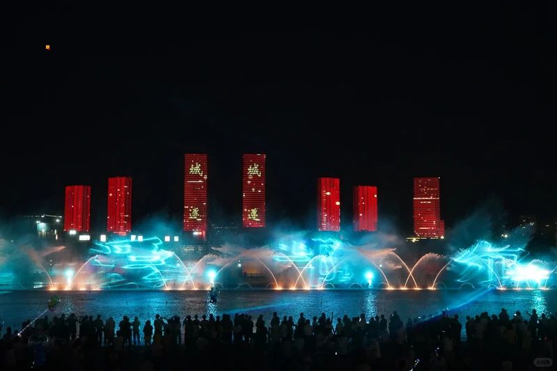 到康巴什一定要看乌兰木伦湖的音乐喷泉⛲️_5_泡面女孩_来自小红书网页版.jpg