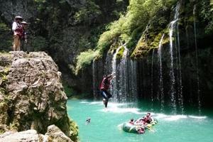 【每周五发团】湘西马拉河人体漂流、凤凰古城三日游