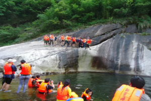 【户外活动】8月27日：麻城龙潭冲溯溪，跳潭，滑梯刺激湿身一日游(大巴团)