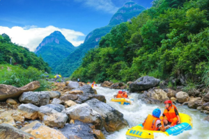 【端午-宜昌漂流2日游】打卡华中第一漂的朝天吼漂流，住进疗愈系高山草原，云海日出、落日晚霞随手拍，过一个21°的周末吧~