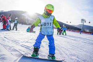 【亲子活动】丨6天5晚亲子游：优选酒店住宿，丰富亲子互动项目，爸爸去哪儿同款大雪谷轻徒步+镜泊蓝冰/冬捕