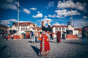 【武汉发团 川进青出西藏20日】9月17日-10月6日： 豪华VIP大巴 2+1头等舱体验