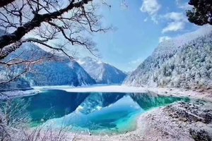 【冰雪九寨】九寨沟/达古冰川/鹧鸪山滑雪/古尔沟温泉/毕棚沟/报恩寺/王朗国家级自然保护区 6日之旅