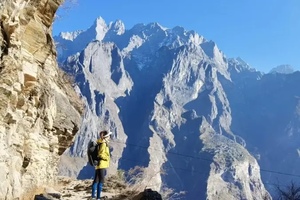丽江集合【滇西北6天】丽江、虎跳峡高路、哈巴雪山兰花坪、白水台尼汝七彩瀑布、普达措、阿布吉措/千湖山。报名付定金