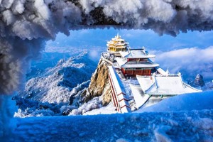 元旦假期「老君山」12.31-1.03“绝美仙境”偶遇老君山一场雪，惊艳了整个华夏，仿佛误入了天宫...