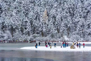 【1.1-1.2/1.2-1.3元旦 鹧鸪山+毕棚沟】白雪红墙，动画里的童话镇！带给你冰与火的极致享受！