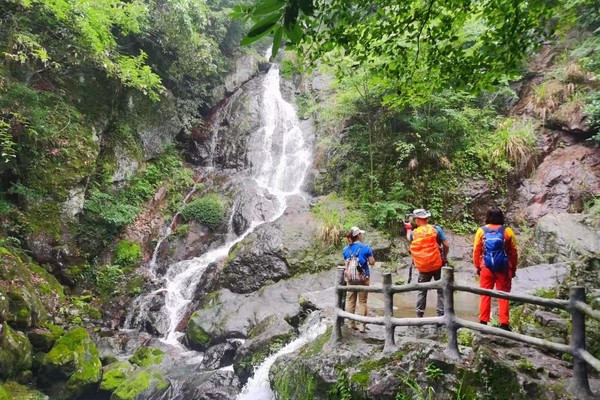 火爆新线首发！ 【百丈飞瀑-免门票】5.25嵊州百丈飞瀑-月亮湖环线徒步~
