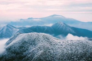 【关注视频号特价99】 2.1徒步踏雪龙王山脊，俯览节理峰，千山暮雪，冰封千里！