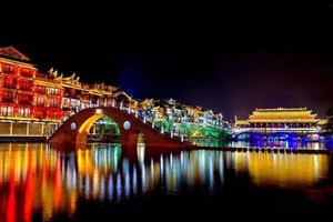 【每周五发团】芙蓉.湘西.边城 ---凤凰古城、芙蓉镇 、矮寨大桥、边城茶峒、湘西苗寨3日游