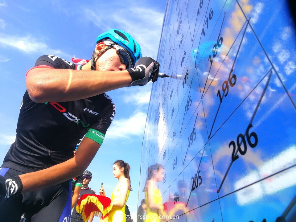 f8955b8cea1e22dd522ee704ade65d9