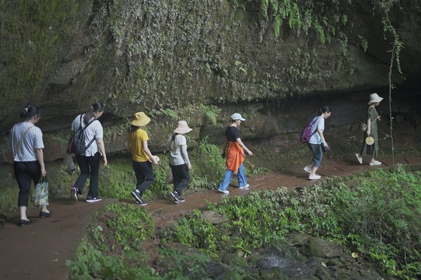 6月10【周六】既爬山，又玩水，还有知名肥肠血旺，轻松不累——药师岩+新场古镇