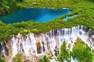 【大美九黄-3天】九寨沟·童话世界+黄龙·人间瑶池+中查沟·草甸秘境动车往返。