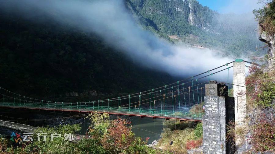 探秘三江并流老姆登丙中洛茨中教堂梅里雪山香格里拉7日越野之旅