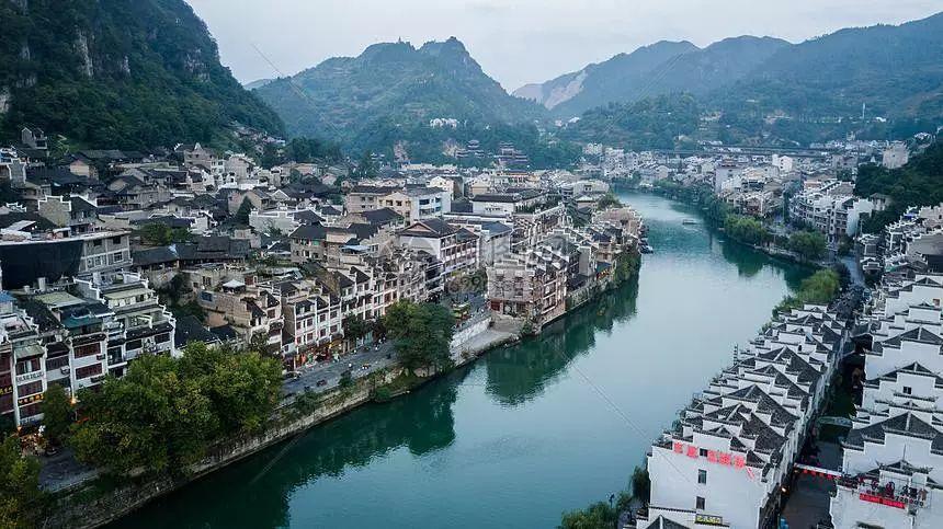 黔东南 黔西南经典八日游—昆明—马岭河峡谷—万峰林—黄果树瀑布