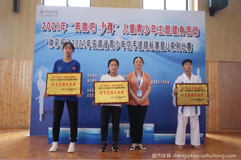 7db4ac2549c407e597cd8ec2a1a80b9