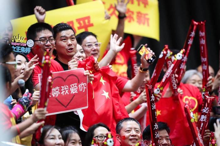 Chinesefanssupportingtheirteam