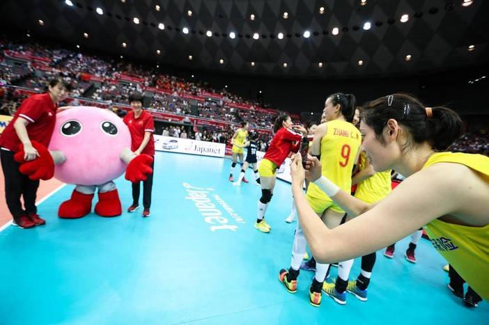 ZhuTingCHNtakesChinaheadcoachLangPingandassistantcoachLaiYawensphoto