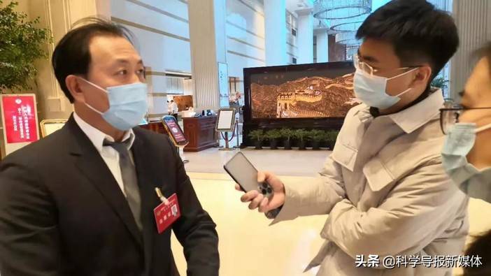 山西省政协委员陈安平、苏亚君和高波建议：优秀退役运动员准入学校体育教师和教练员