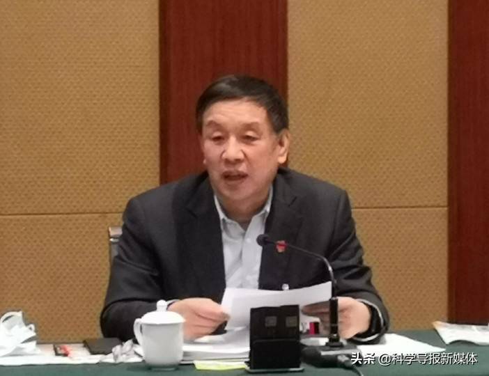 山西省政协委员陈安平、苏亚君和高波建议：优秀退役运动员准入学校体育教师和教练员