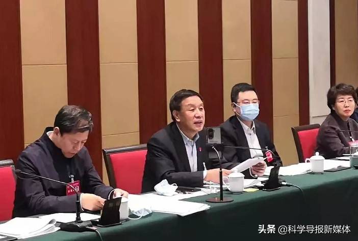 山西省政协委员陈安平、苏亚君和高波建议：优秀退役运动员准入学校体育教师和教练员