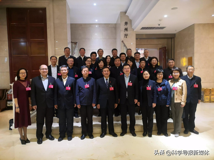 山西省政协委员陈安平、苏亚君和高波建议：优秀退役运动员准入学校体育教师和教练员