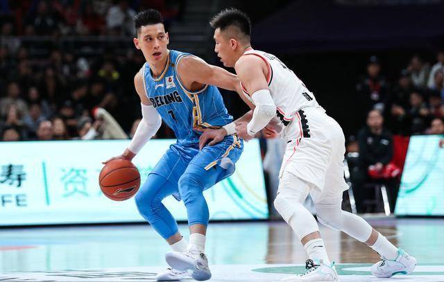 愧当国手！25分钟得6分，全场隐身惹怒雅尼斯，比赛未完提前离场