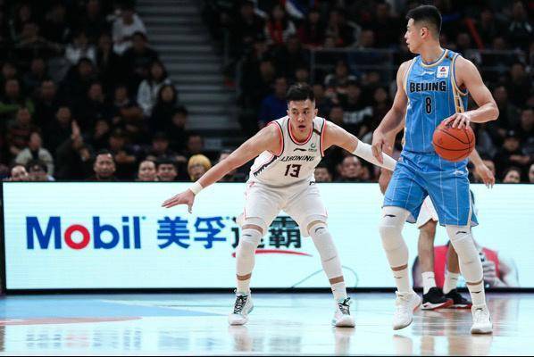 愧当国手！25分钟得6分，全场隐身惹怒雅尼斯，比赛未完提前离场