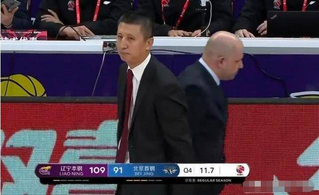 愧当国手！25分钟得6分，全场隐身惹怒雅尼斯，比赛未完提前离场