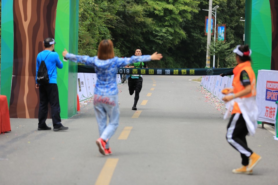 B8173450-56AE-46FB-98CF-F8D7E8B48821