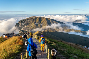 每周五晚/5月1/2日成行【武功山金顶露营】景区轻松上金顶看星空，日出，云海超给力！
