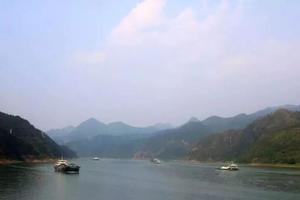 【船渡西江羚羊峡】每周六日出发     品美食，徒步古栈道，景色可媲美三峡