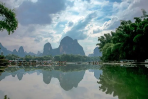 【阳朔深度游+黄姚古镇】每周五晚出发 | 徒步漓江，登相公山，行摄遇龙河古桥，体验手撑竹筏，骑行十