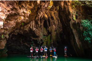 【阳山桨板溯溪探洞】每周六日、节假日天天出发|桨板旅行带你体验25℃的清凉夏日，桨板溯溪岩洞探险，漂流极致旅行