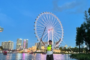 【摩天轮灯光秀夕阳桨板旅拍】每周六日出发 |地铁直达|佛山顺德欢乐海岸网红打卡地摩天轮下桨板体验，可夜划（平日提前预约）