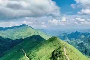 【莫六公山】六、日，节假日每天发，徒步高山草甸大草坡，眺望千座峰林美景，行摄广东最美山脊线-