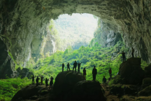 【全景河池5天】国庆每天出发｜河池三门海，蓝刀鱼风暴，九顿溢流天窗，一条会开花的河，瑶望天下，洞天酒海，梧州骑楼城，柳州