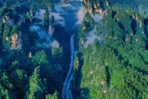 【探索湖南】国庆每天发团 | 过不一样的假期，探秘张家界+凤凰古城+郴州仰天湖草原+长沙美食+橘子洲头5天精华游