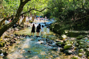 国庆亲子游自驾2天|肇庆小众玩法|10月2/3/6去广东最唯美的“小九寨沟”和江心岛，溯溪骑马天幕烧烤手作DIY冰皮月饼