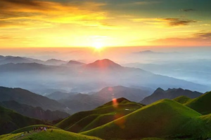 【高铁3天2夜】每周五、国庆每天发团 | 武功山，云端草甸，看星空日出日落