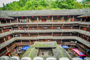 【环游闽南4天】国庆每天出发｜一趟旅程解锁厦门+泉州+东山岛+云水谣，登岛鼓浪屿，体验非遗簪花，南洋小娘惹，《大鱼海棠》