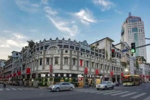 【广西柳州+桂林漓江3天】国庆每天出发｜广西龙城柳州嗦粉，鹿寨喀斯特奇观，梧州骑楼城，漓江竹筏游